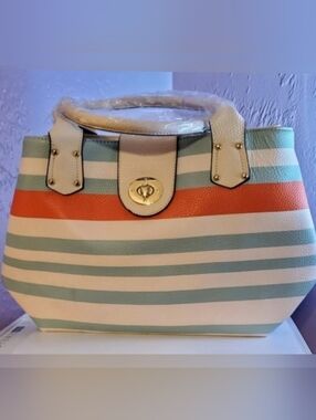 Tote Bag with Attachable Strap